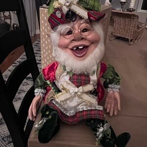 Mark Robert's medium wrapping elf.